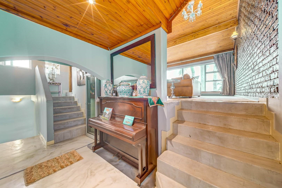 5 Bedroom Property for Sale in Beacon Bay Eastern Cape